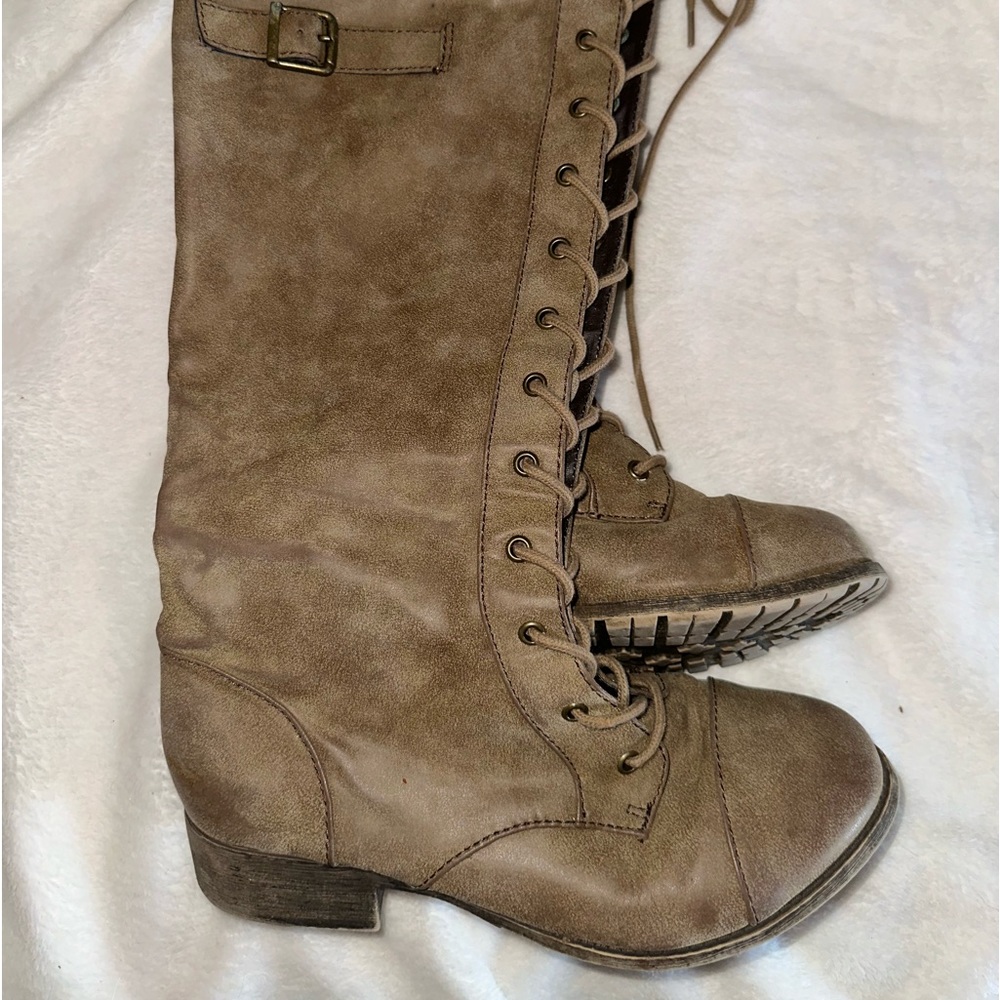 lace up boots size 8